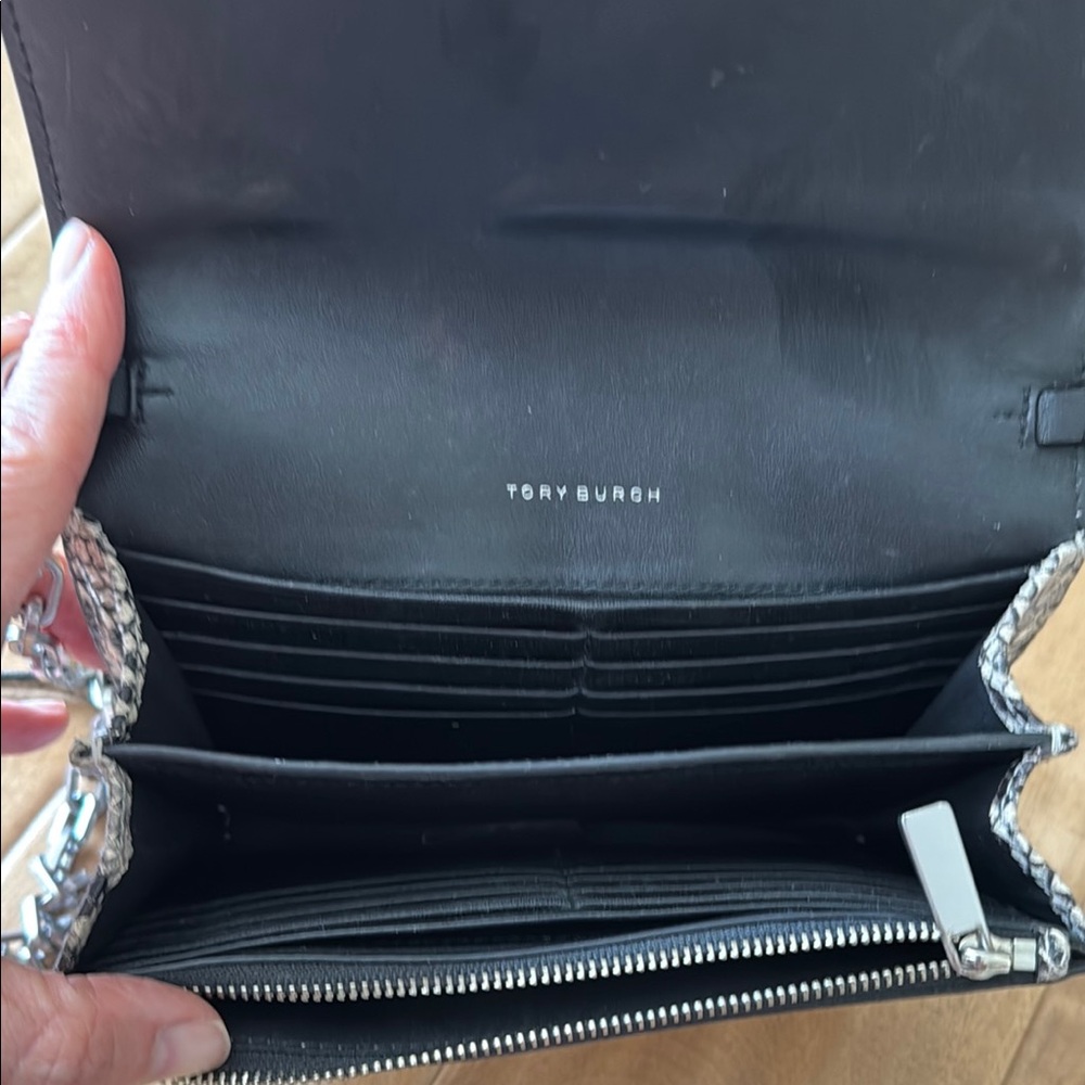 Tory Burch Black and Cream Crossbody Bag with Chain Strap - Picture 2 of 3